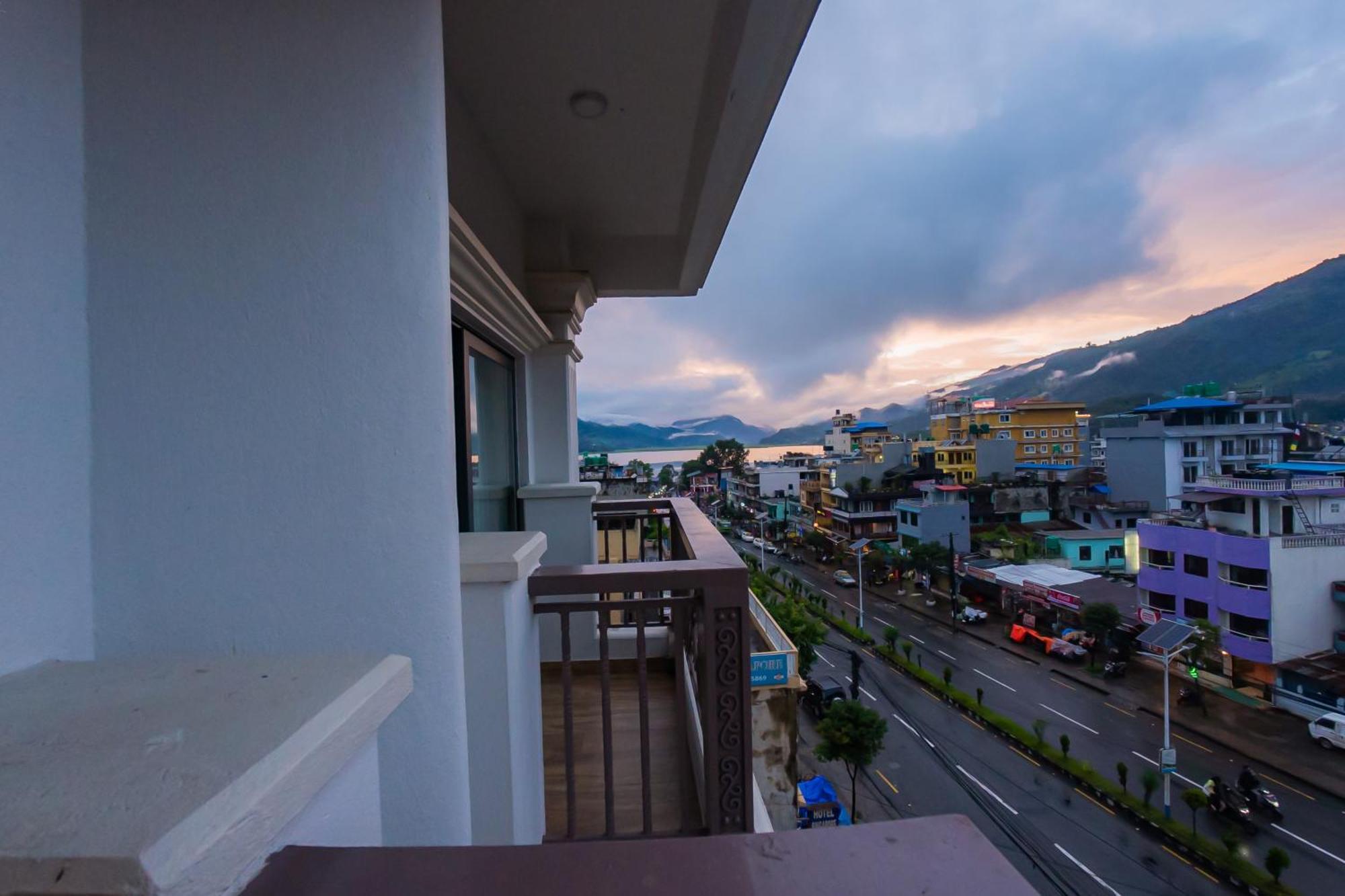 Hotel Fewa Trip Покхара Экстерьер фото