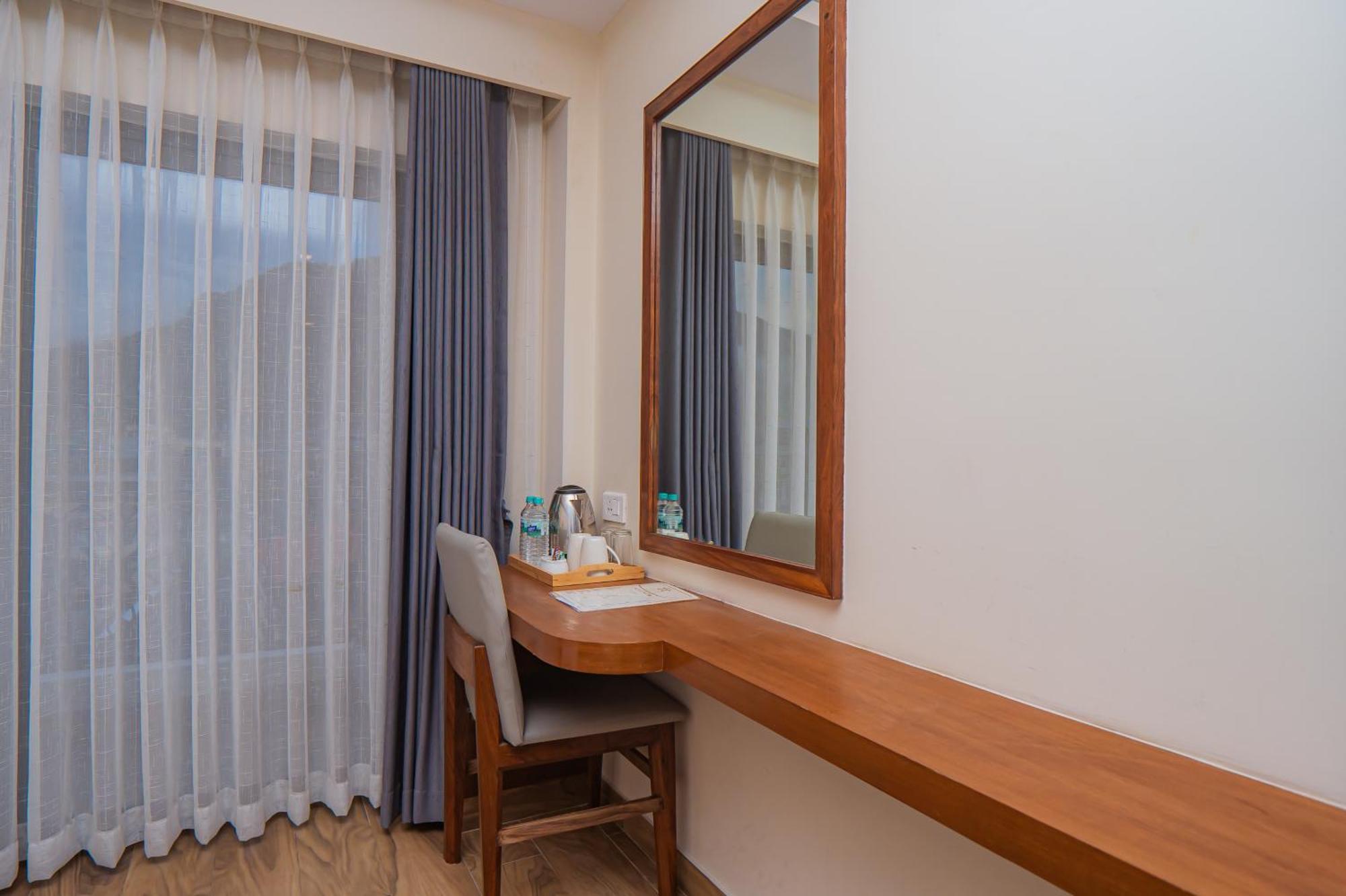 Hotel Fewa Trip Покхара Экстерьер фото